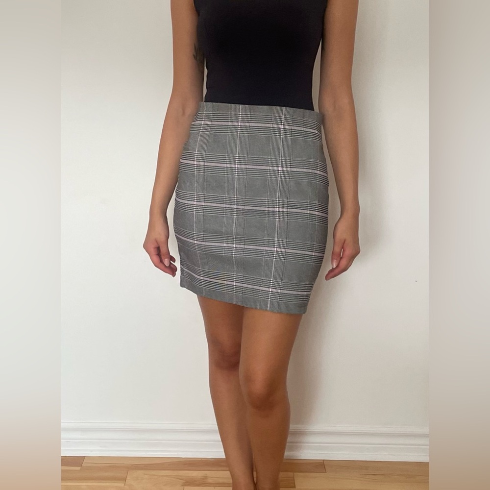 Dynamite Gray Checkered Pencil Skirt